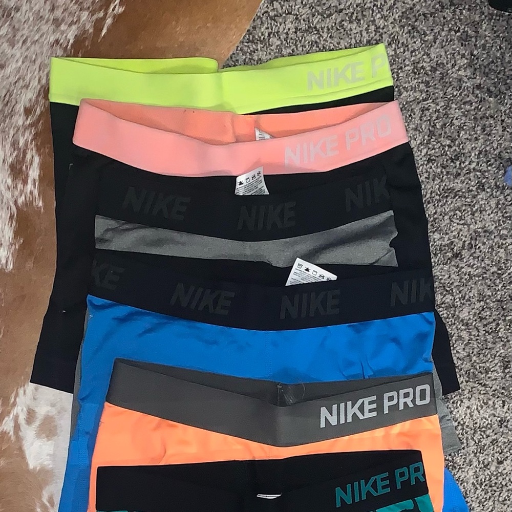 Bundle of 8 medium nike pro shorts